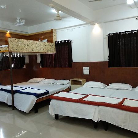 Hotel Joshi Yatri Niwas Kolhapur Exterior foto