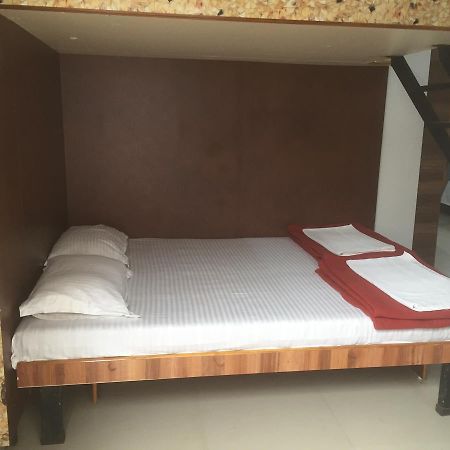 Hotel Joshi Yatri Niwas Kolhapur Exterior foto