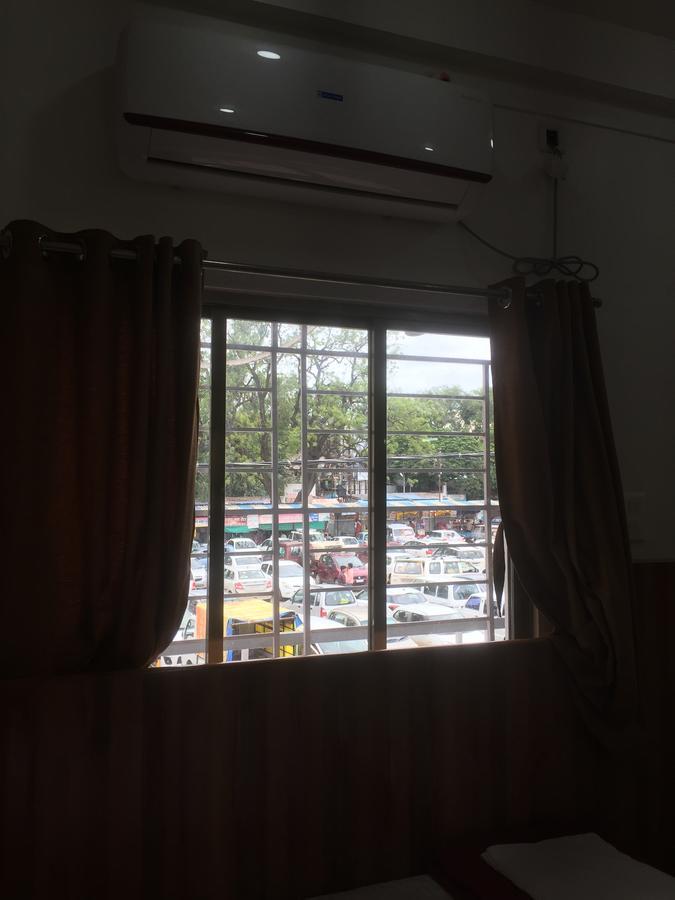 Hotel Joshi Yatri Niwas Kolhapur Exterior foto